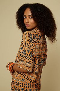 SCHEMA CROP SHIRT (BROWN ABSTRACT GEOMETRY PRINT)