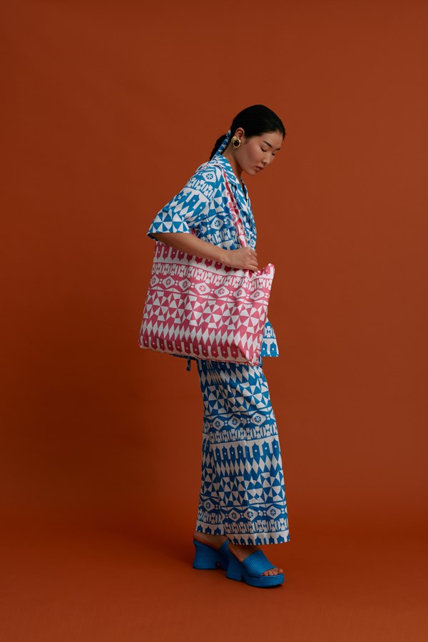 TOTE BAG (Pyrgousika white motifs pink)