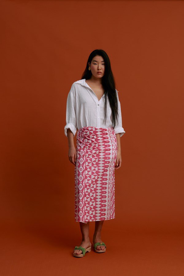 PAREO/SCARF (Pyrgousika white motifs pink)