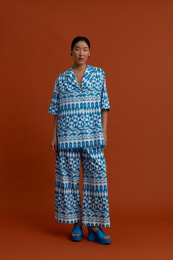 VOLISSOS Pants (White motifs blue)