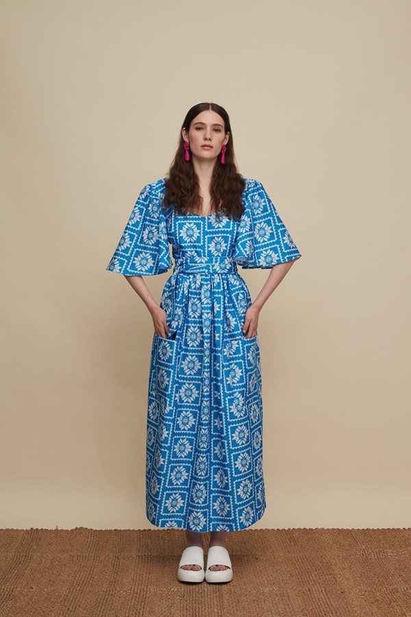 VATOLAKOS MAXI DRESS (VOURIA WHITE/BLUE PRINT)