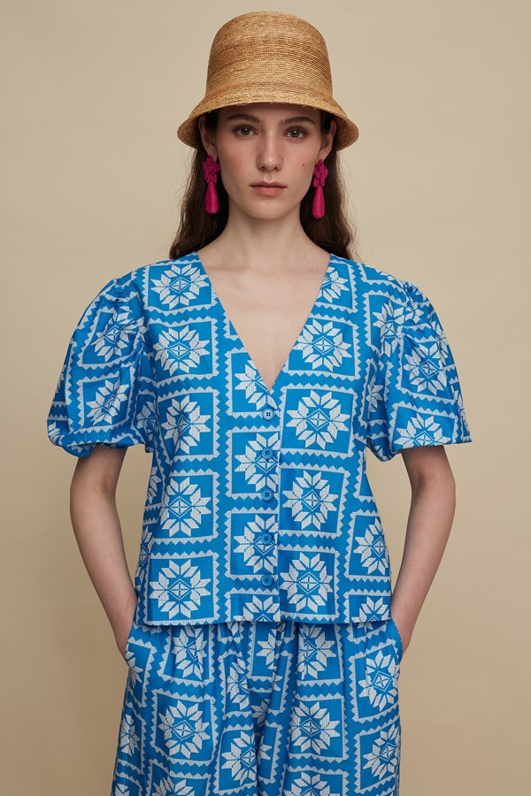 KASTELI SHIRT (VOURIA WHITE/BLUE PRINT)