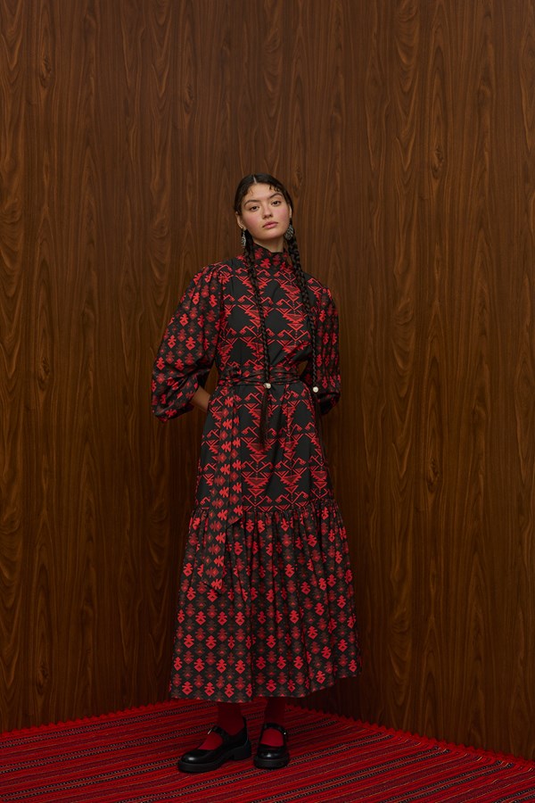 FLOKATI MAXI DRESS (RUMPE BLACK/RED PRINT)