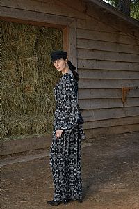 VLACHA TOP (Black Vase Print)