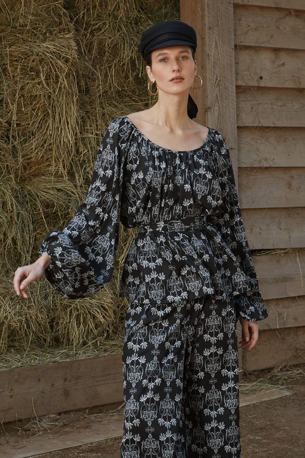 VLACHA TOP (Black Vase Print)